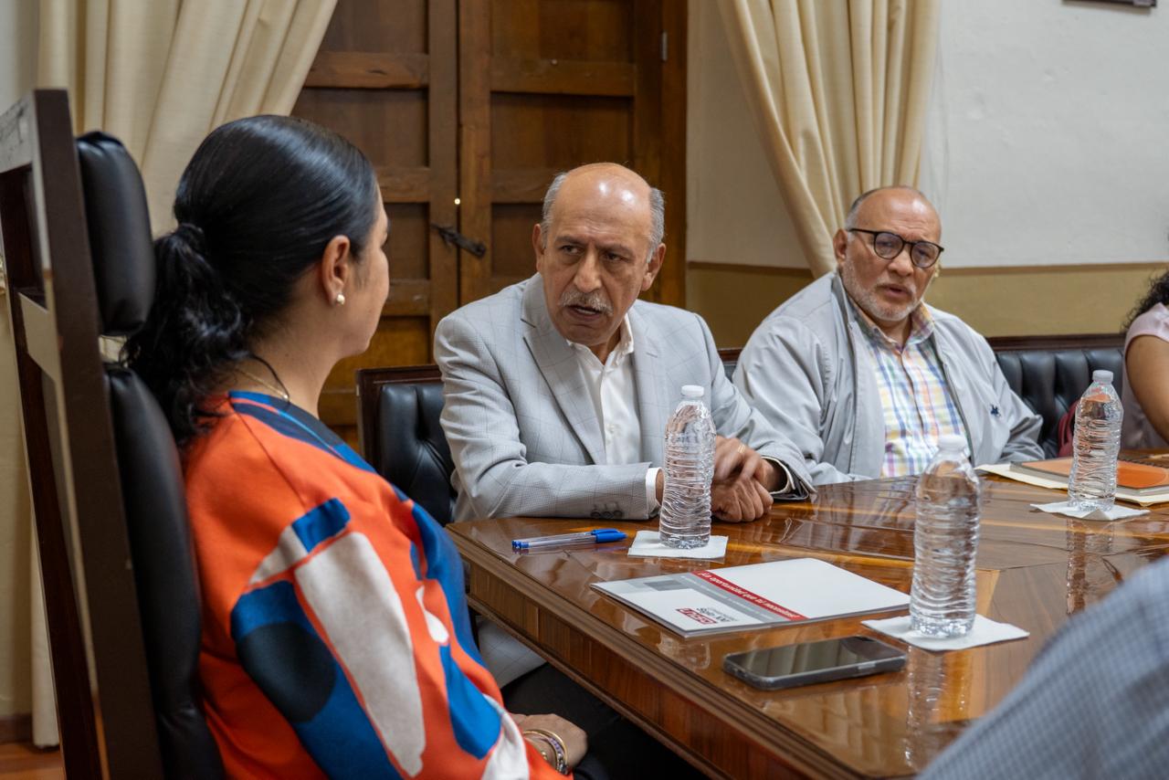 Asistentes al evento de firma del convenio